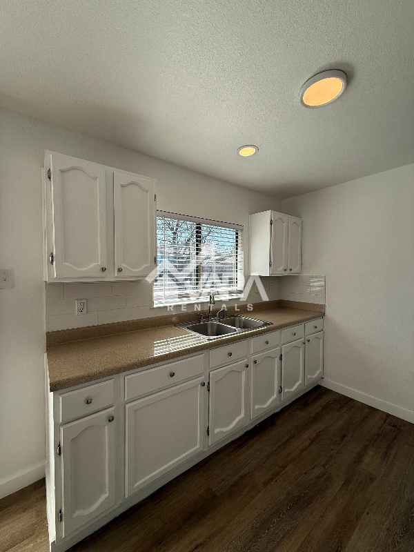 4820 Michael Collins St - Photo 4 of 16