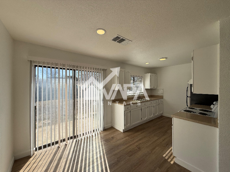 4820 Michael Collins St - Photo 5 of 16