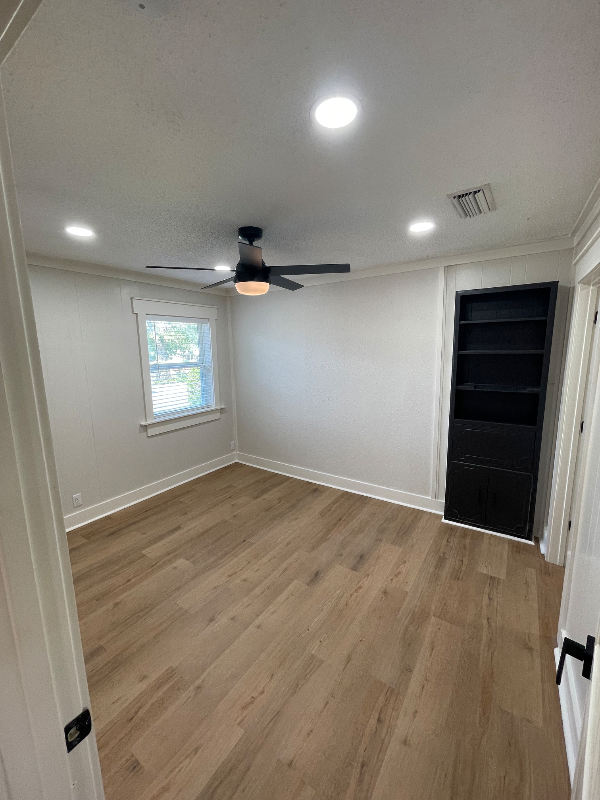 604 12th St Se - Photo 7 of 14