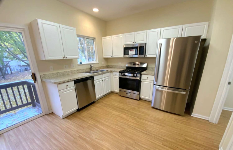 609 N Lyle Ave - Photo 2 of 6