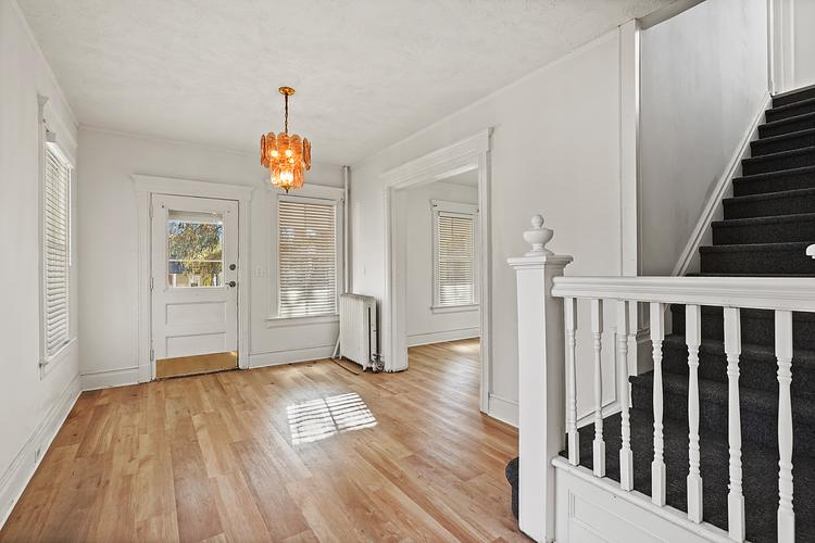 46 Old Bedford Rd - Photo 4 of 8