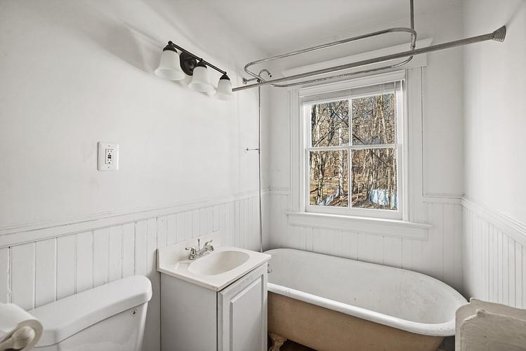 46 Old Bedford Rd - Photo 7 of 8