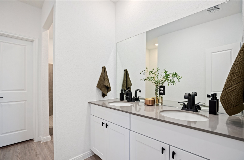 808 Riviera Ct - Photo 4 of 6