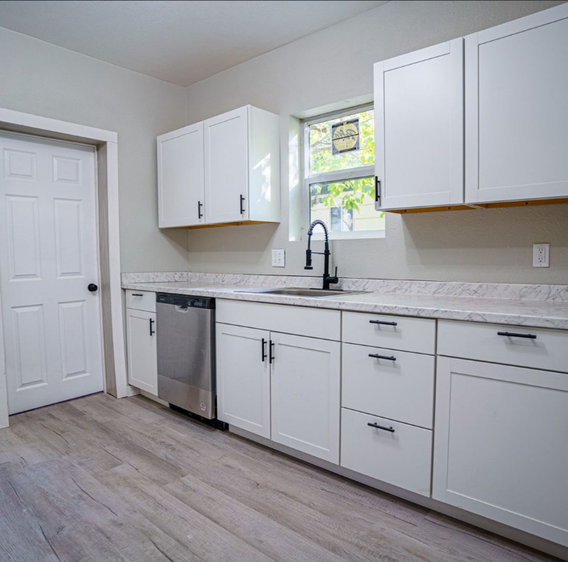 1507 W 17th St - Photo 7 of 8