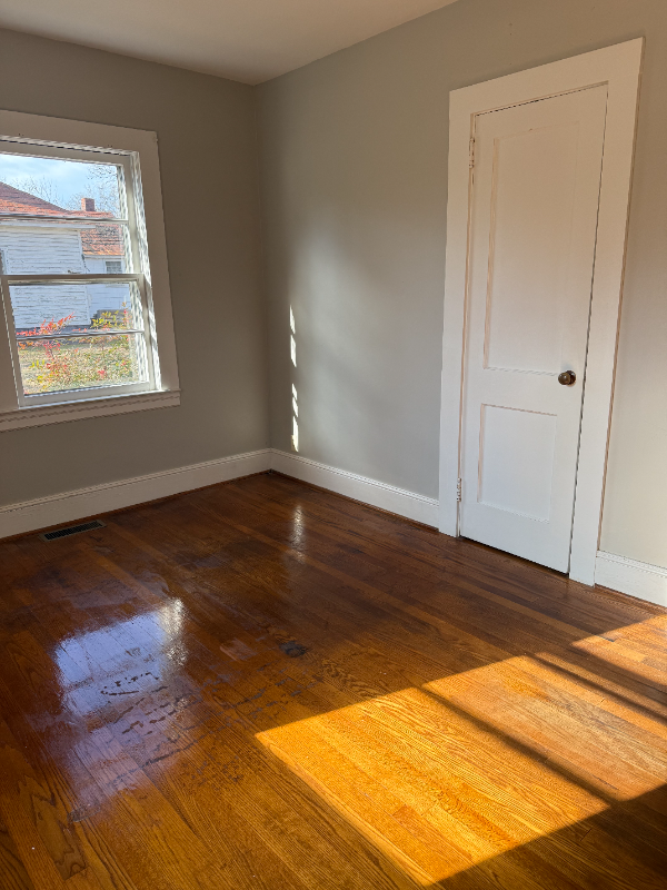 435 E Meadow Rd - Photo 4 of 6