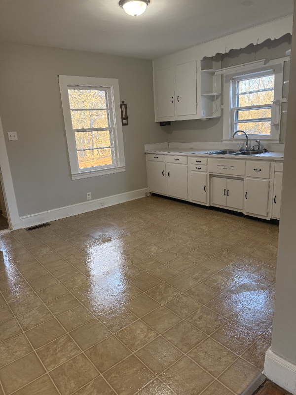 435 E Meadow Rd - Photo 5 of 6