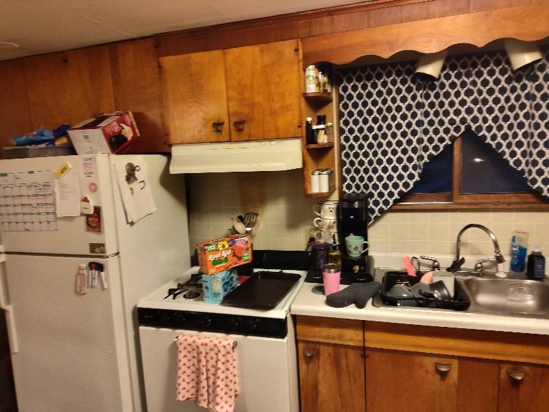 301 Barr Elms Ave #9 - Photo 2 of 7