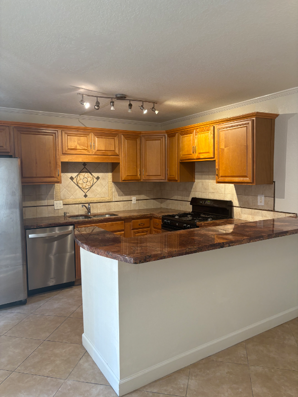 607 6th Ct - Photo 2 of 17