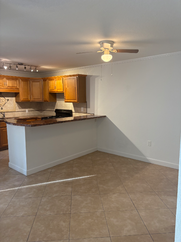 607 6th Ct - Photo 3 of 17