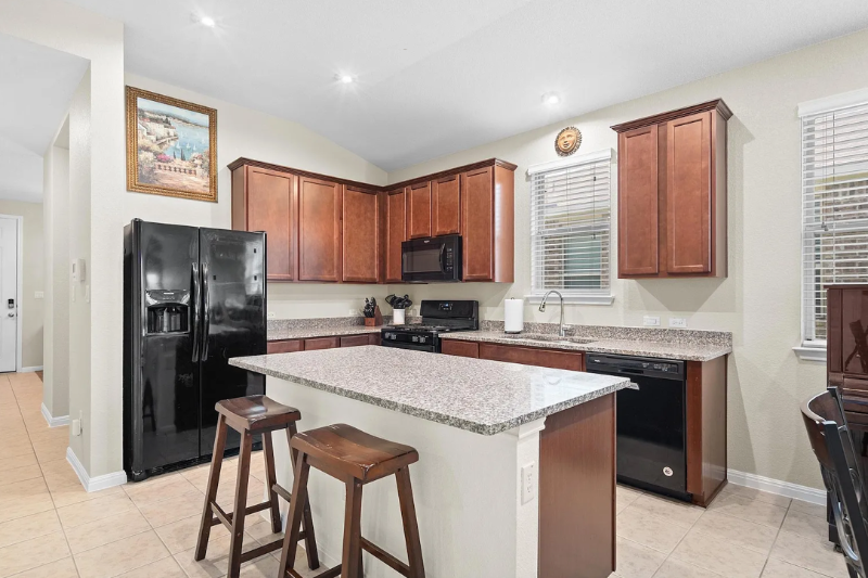 1608 Torre St - Photo 6 of 20