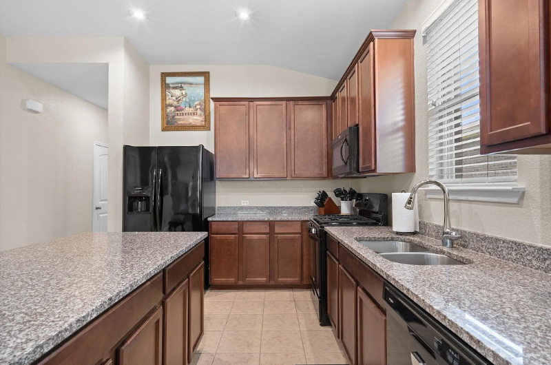 1608 Torre St - Photo 7 of 20