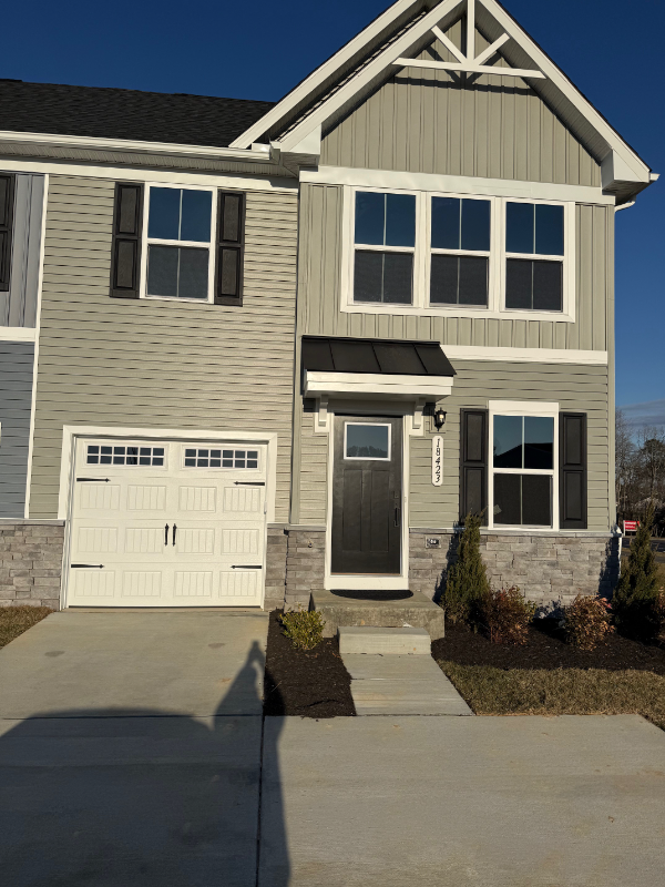 18423 Centennial Cir - Photo 2 of 13