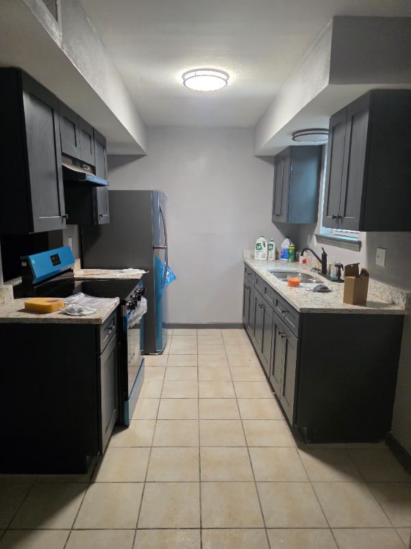 7819 Sail St - Photo 4 of 19