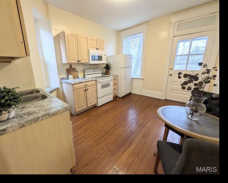 3418 Hartford St #2F - Photo 7 of 12