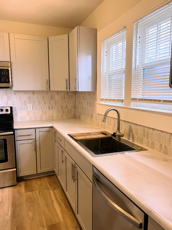 607 N Oxford St - Photo 2 of 6