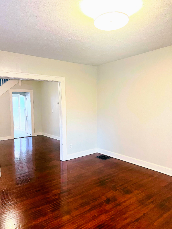 607 N Oxford St - Photo 3 of 6