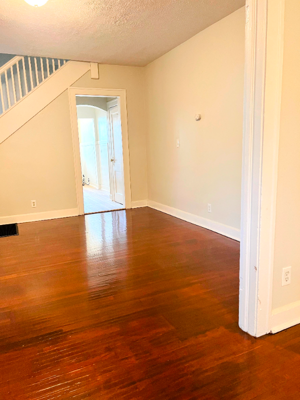 607 N Oxford St - Photo 4 of 6