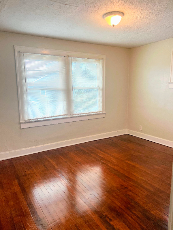 607 N Oxford St - Photo 5 of 6