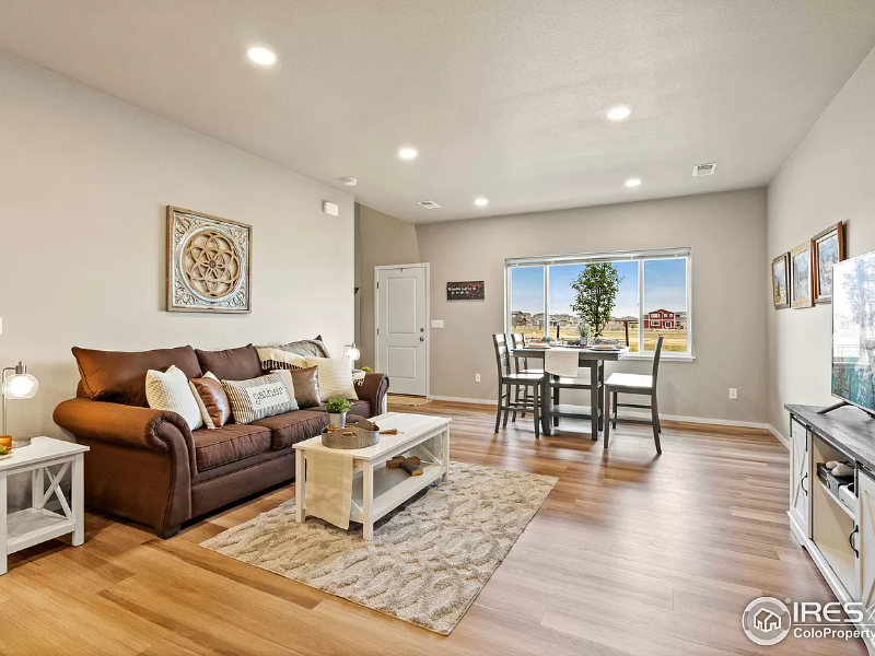 3682 Ronald Reagan Ave - Photo 2 of 20