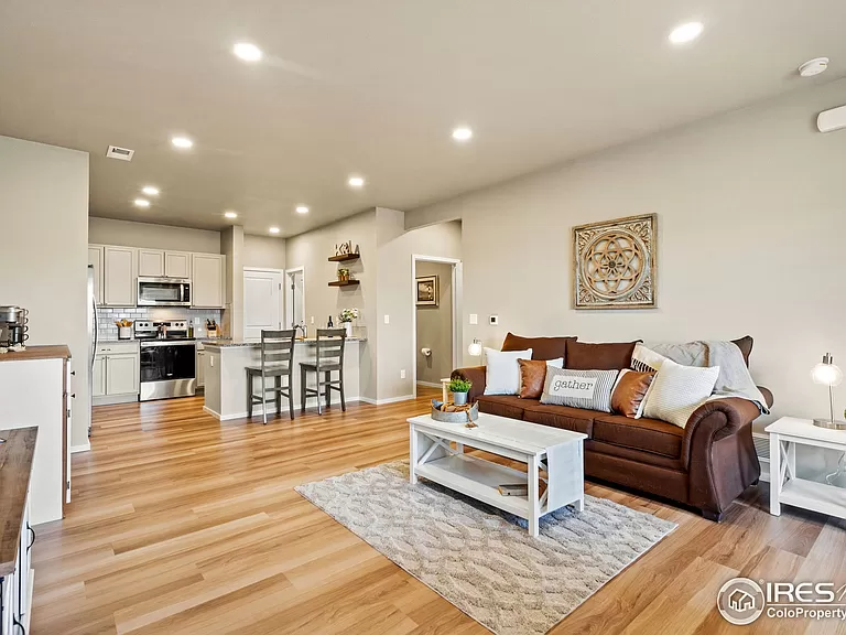 3682 Ronald Reagan Ave - Photo 3 of 20