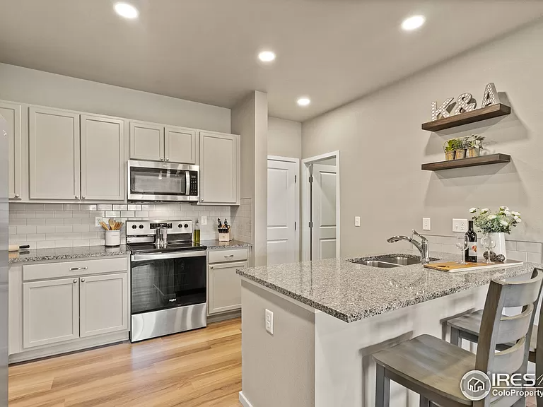 3682 Ronald Reagan Ave - Photo 7 of 20