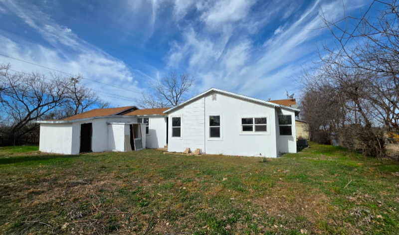 2001 Old Ballinger Hwy - Photo 2 of 6