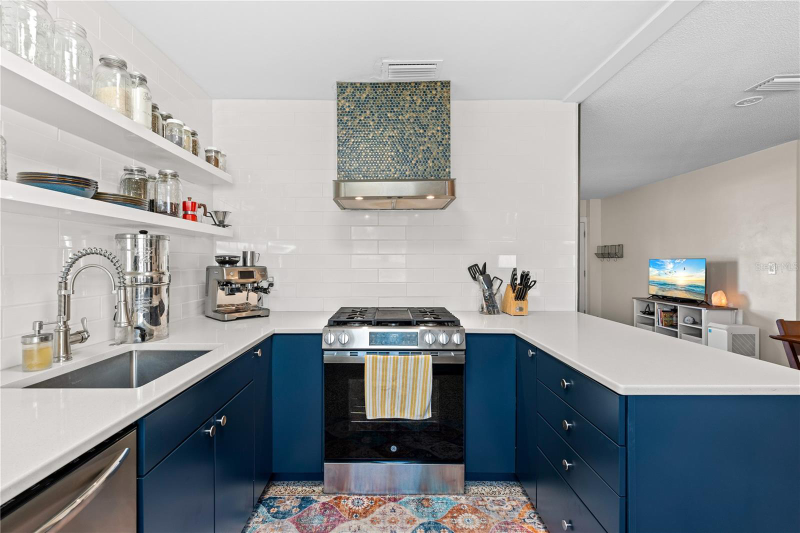 6227 Columbia Dr - Photo 2 of 19