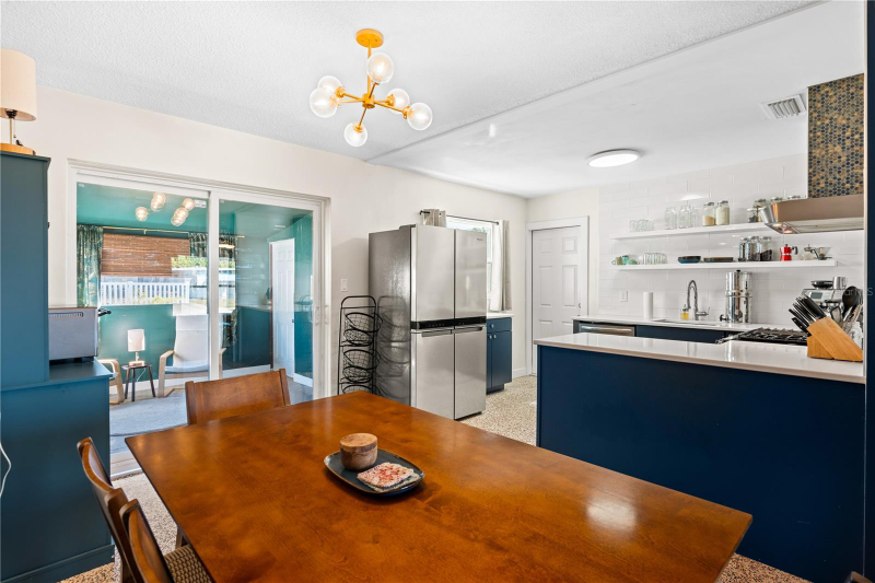 6227 Columbia Dr - Photo 7 of 19