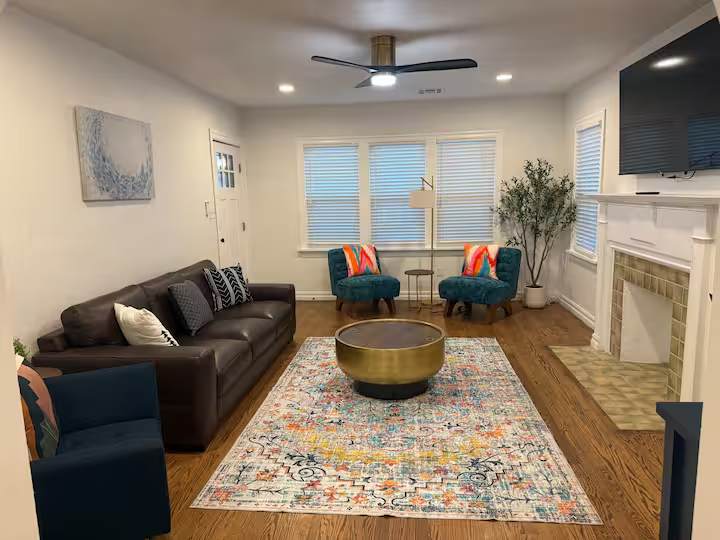 1233 Ne 14th St - Photo 2 of 15