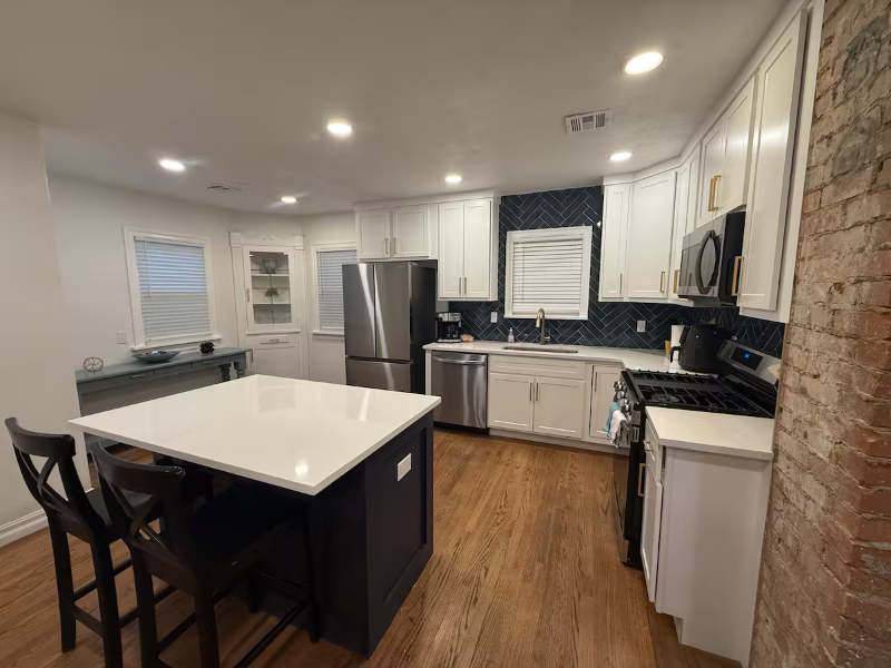 1233 Ne 14th St - Photo 4 of 15