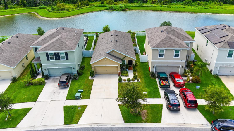 11124 Leland Groves Dr - Photo 3 of 20