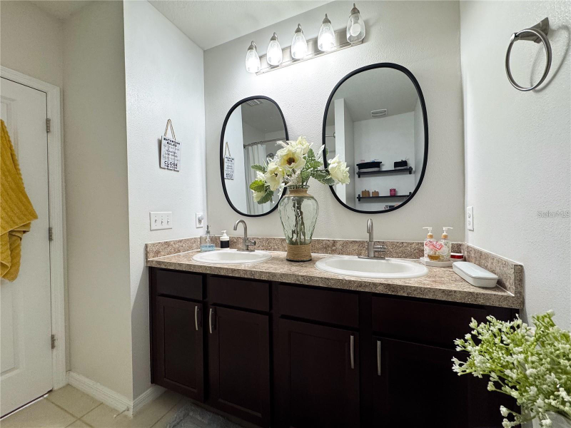 11124 Leland Groves Dr - Photo 4 of 20