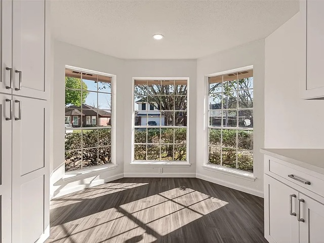 10918 Gulf Bridge Ct - Photo 6 of 10