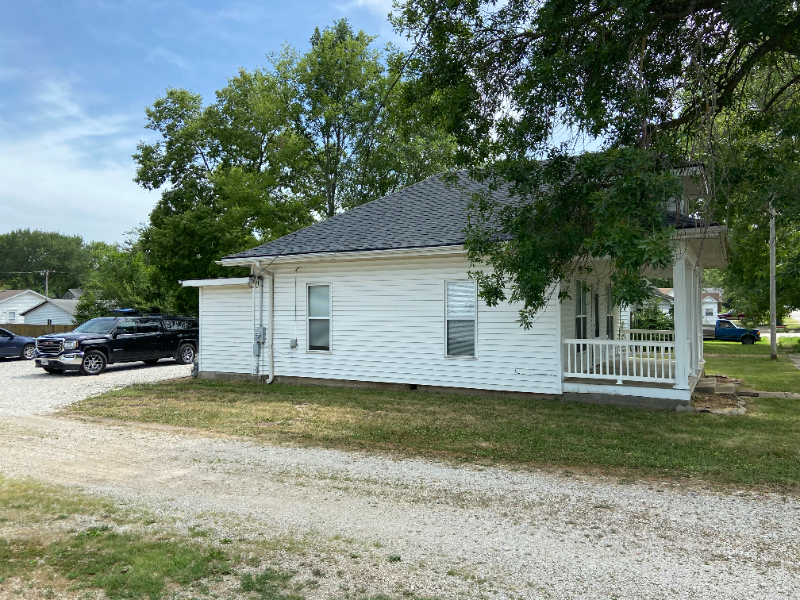 103 S 4th St - Photo 3 of 16