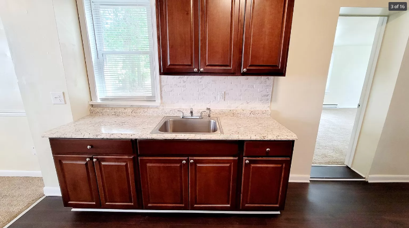 1306 Bowen St - Photo 3 of 16