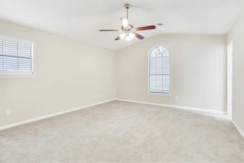 5576 Pennybrook Ct - Photo 3 of 12