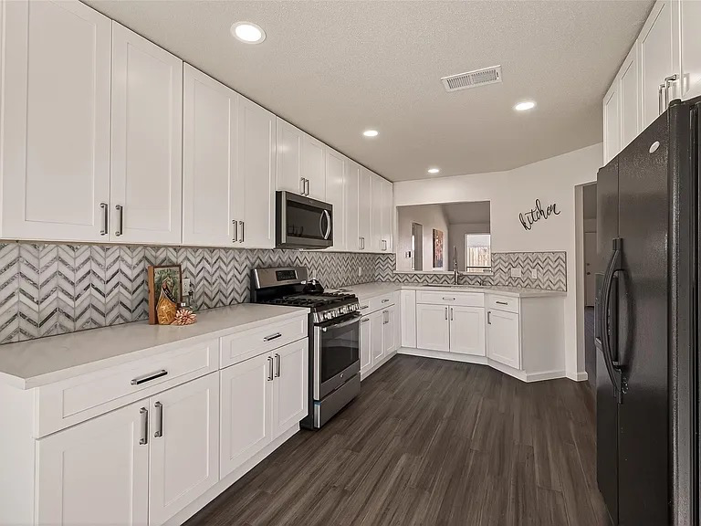 1001 Eaglewood Ave - Photo 2 of 9