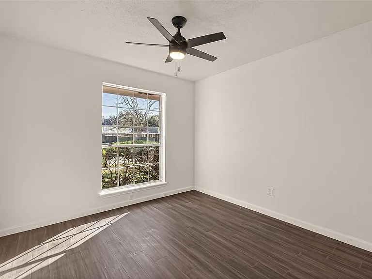 1001 Eaglewood Ave - Photo 6 of 9