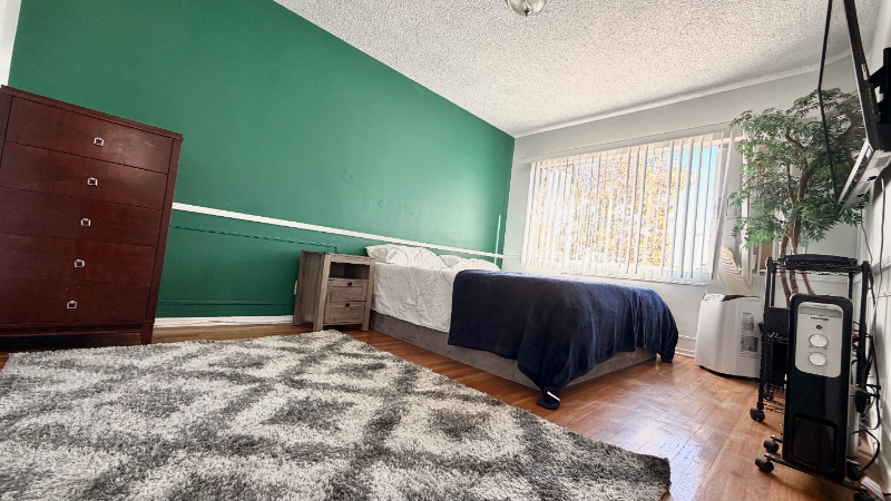 1135 Glenville Dr #4 - Photo 4 of 12