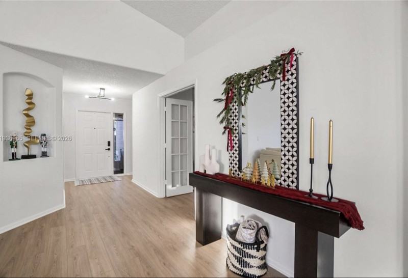 8165 Pelican Harbour Dr - Photo 4 of 20