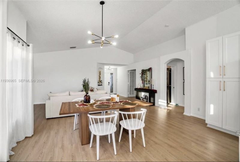 8165 Pelican Harbour Dr - Photo 5 of 20