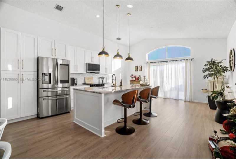 8165 Pelican Harbour Dr - Photo 6 of 20