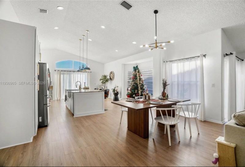 8165 Pelican Harbour Dr - Photo 7 of 20