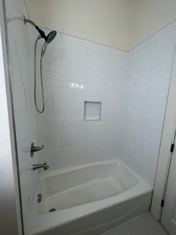 514 E 8th St #C - Photo 4 of 18