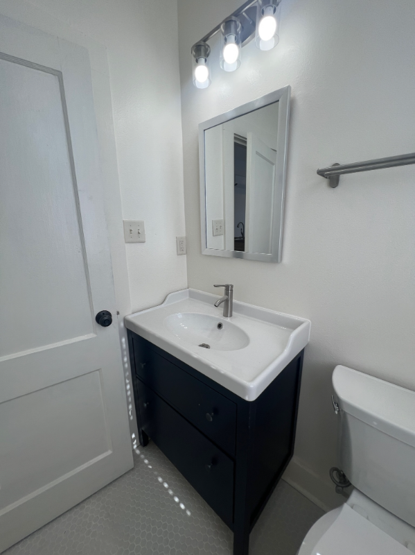 514 E 8th St #C - Photo 5 of 18