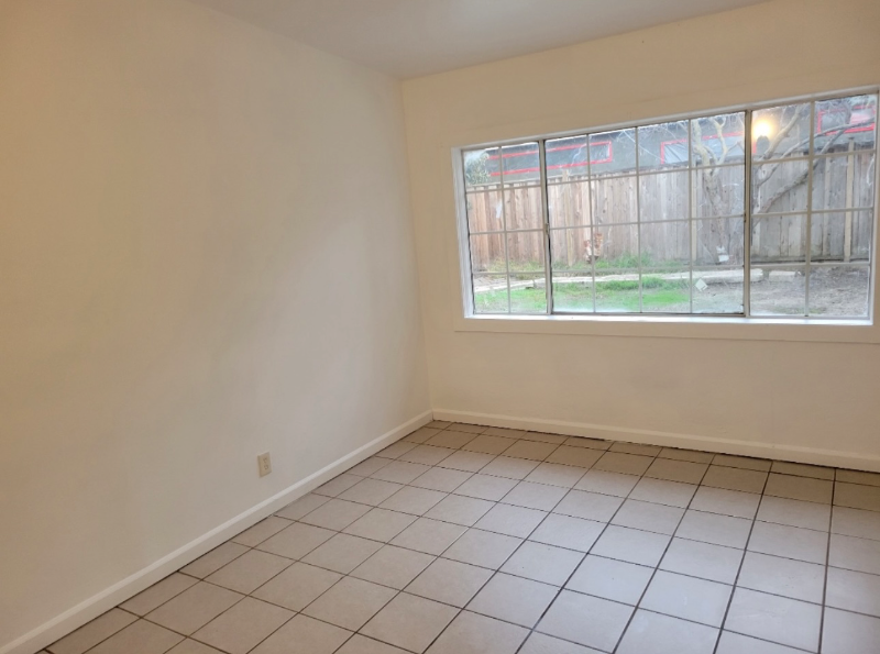 2864 Fordham St - Photo 5 of 8