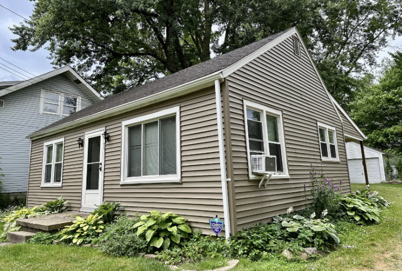 71 Rowland Ave - Photo 2 of 12