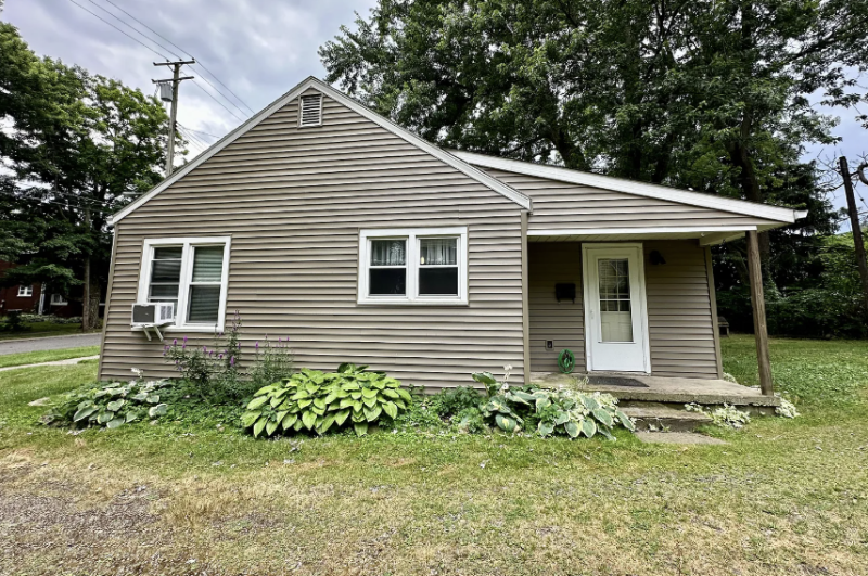 71 Rowland Ave - Photo 3 of 12