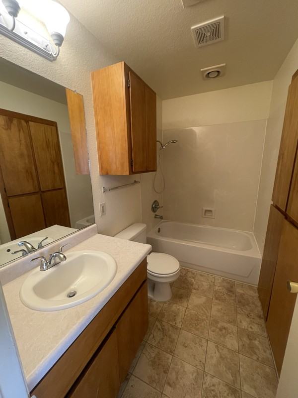 132 Frisbie St - Photo 4 of 8