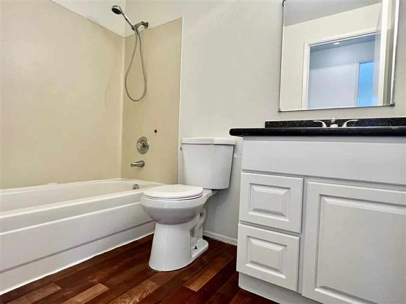 430 4th St Se #1 - Photo 2 of 10